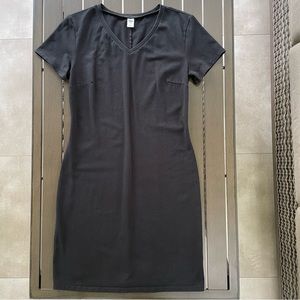 OLD NAVY SIZE M V-NECK T-SHIRT BLACK DRESS!!